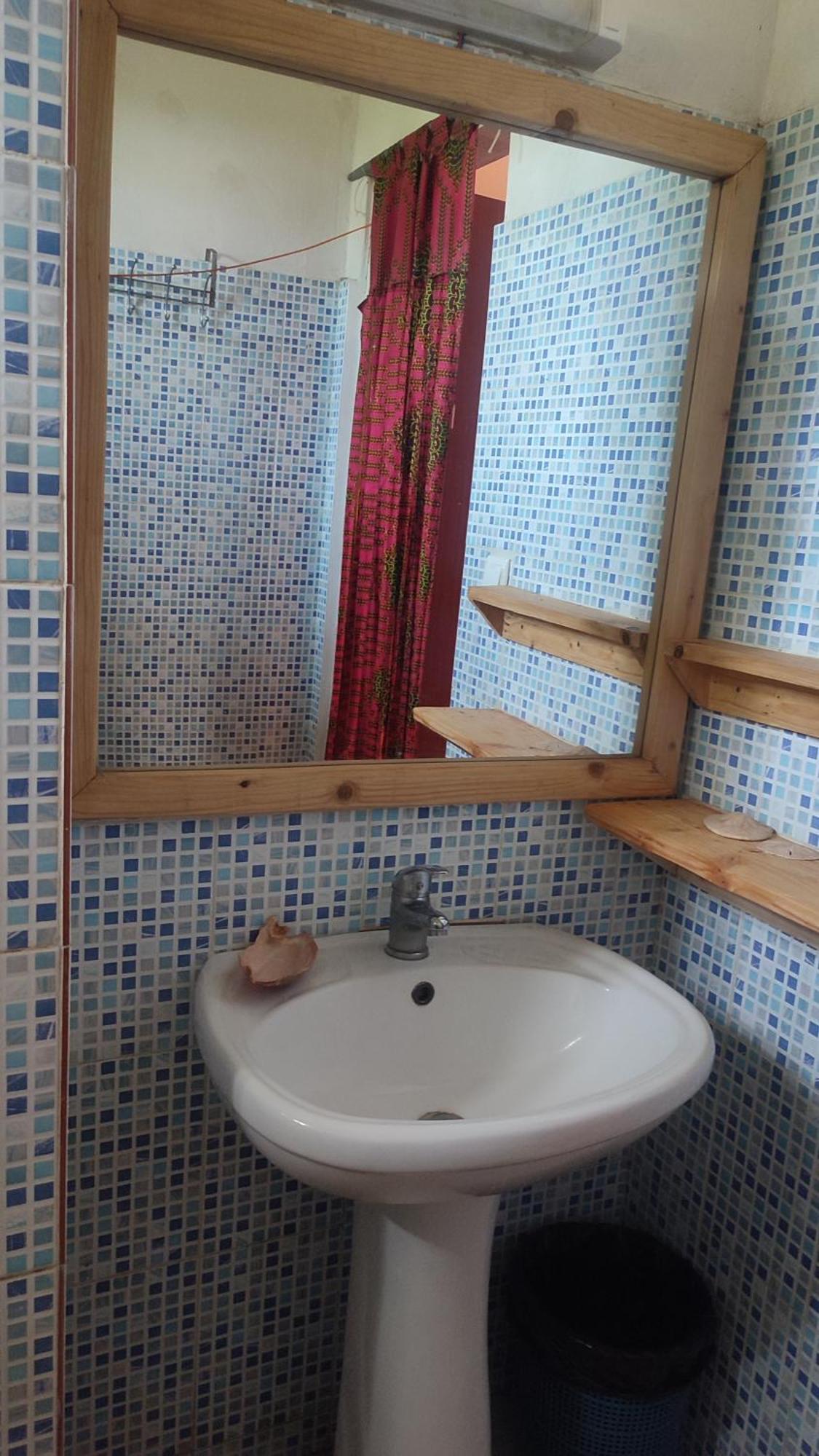 Akine Ti Kasso Piscine Hotel Diembereng Ngoại thất bức ảnh